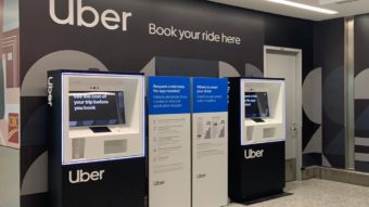 Uber abre quiosque em aeroporto para chamar carro mesmo sem aplicativo