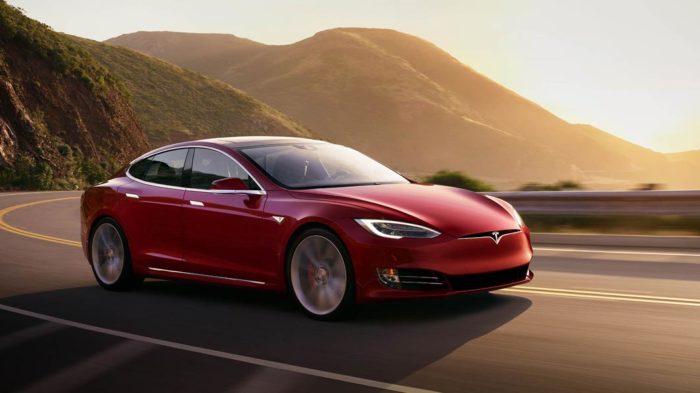 Tesla Model S que pode ter condução autônoma
