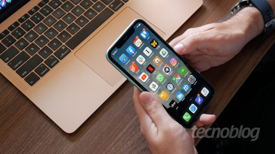 iPhone 11 e mais produtos da Apple estão disponíveis em leilão da Receita Federal (Imagem: Tecnoblog)
