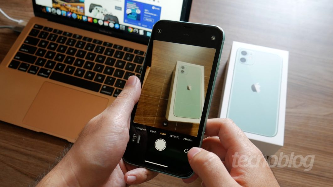 iPhone 11 permite fazeer compras via Apple Pay (Imagem: Paulo Higa/Tecnoblog)