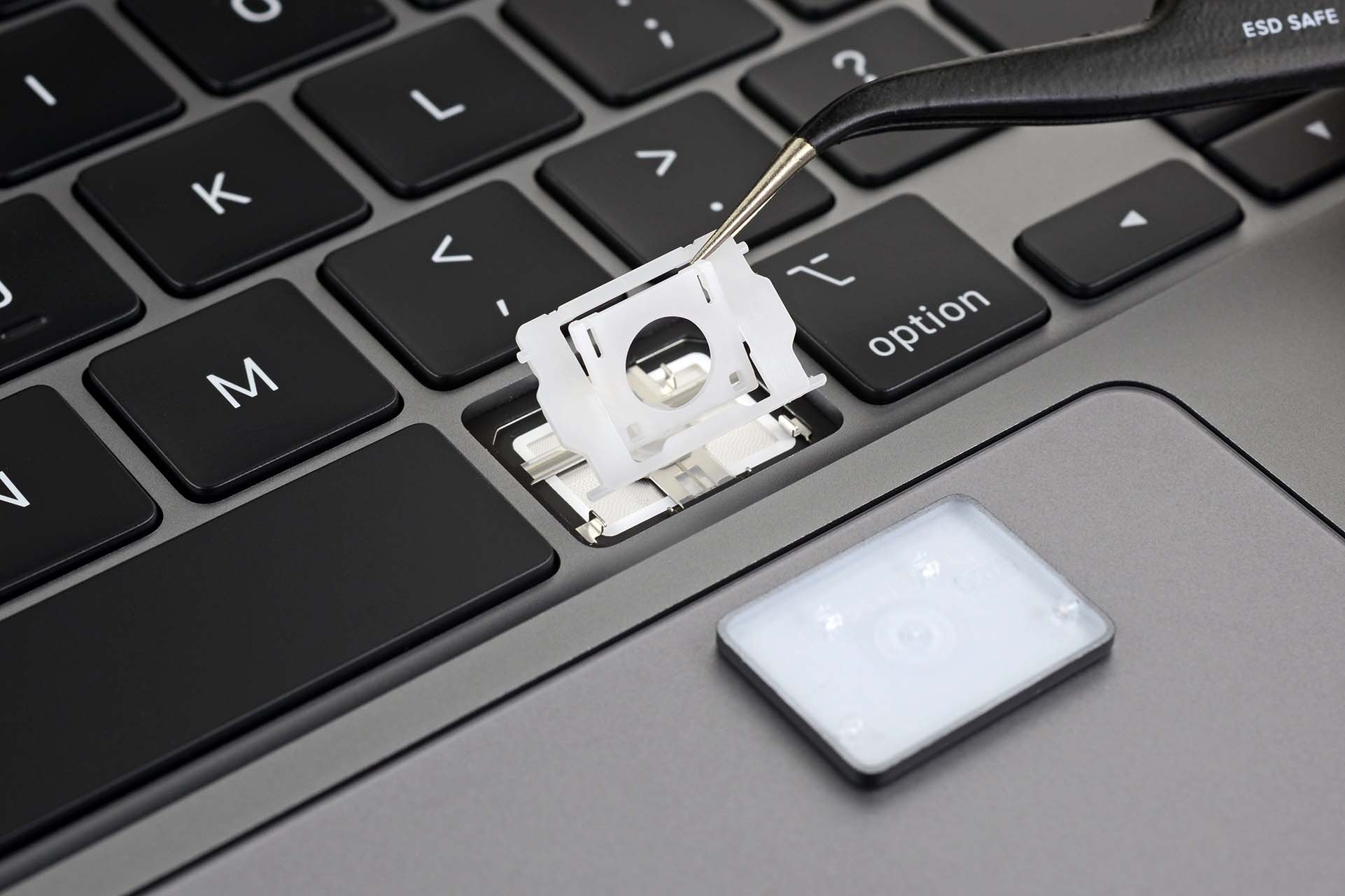 Desmanche do MacBook Pro de 16 polegadas mostra que teclado novo é o antigo