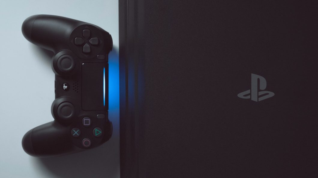 É possível liberar mais espaço no armazenamento do seu PS4 (Imagem: Fabian Albert / Unsplash)