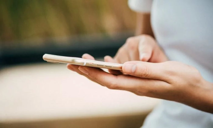 Projeto de lei nos EUA quer proibir celulares para menores de 21 anos
