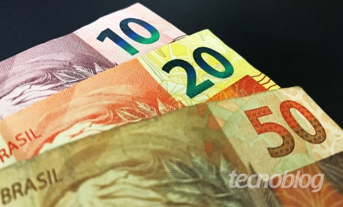 Notas de 10, 20 e 50 reais