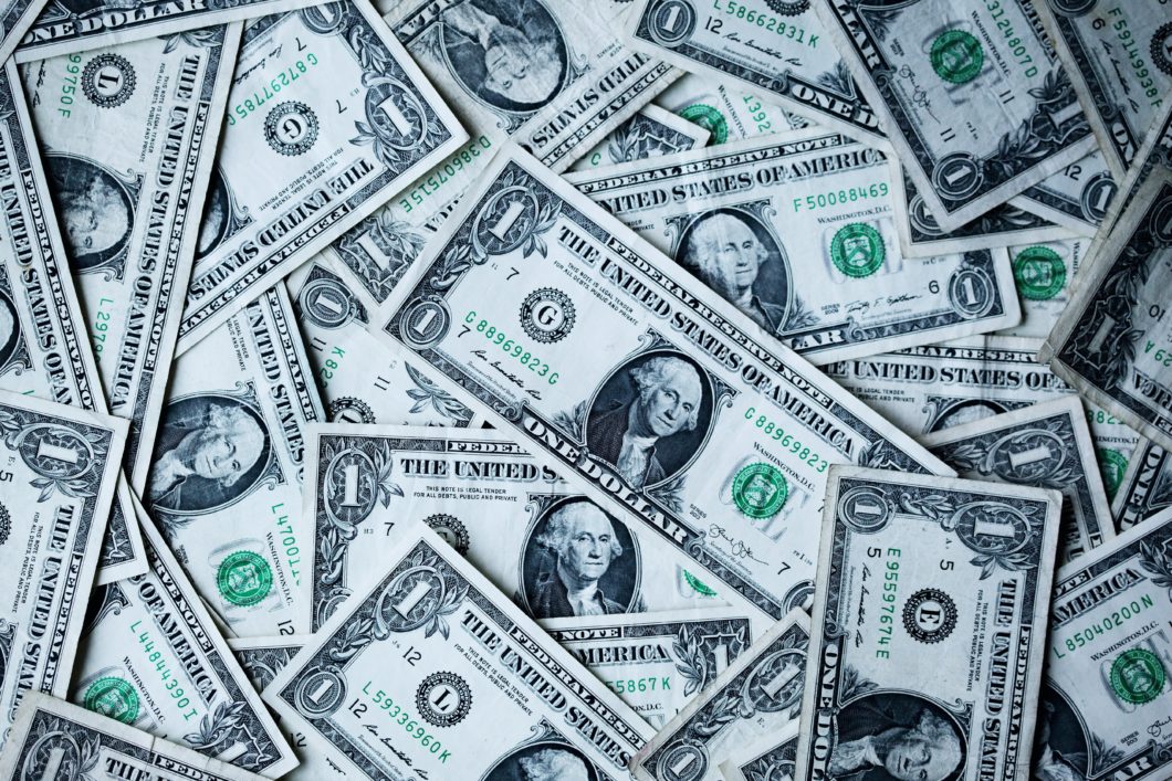 Dólares (imagem ilustrativa: Sharon McCutcheon/Unsplash)