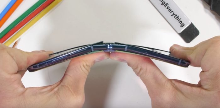 Samsung Galaxy Z Flip - Teste de resistência