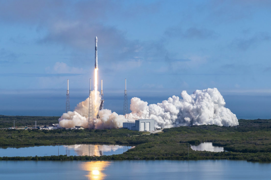 SpaceX lança 60 novos satélites Starlink