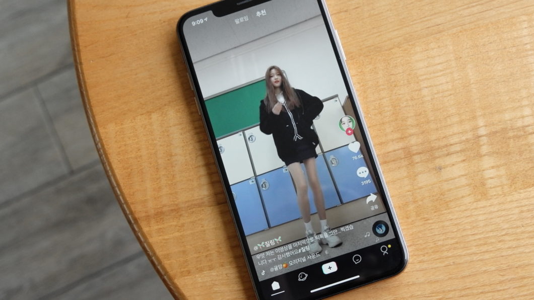 TikTok no celular (Imagem: Aaron Yoo/Flickr CC)