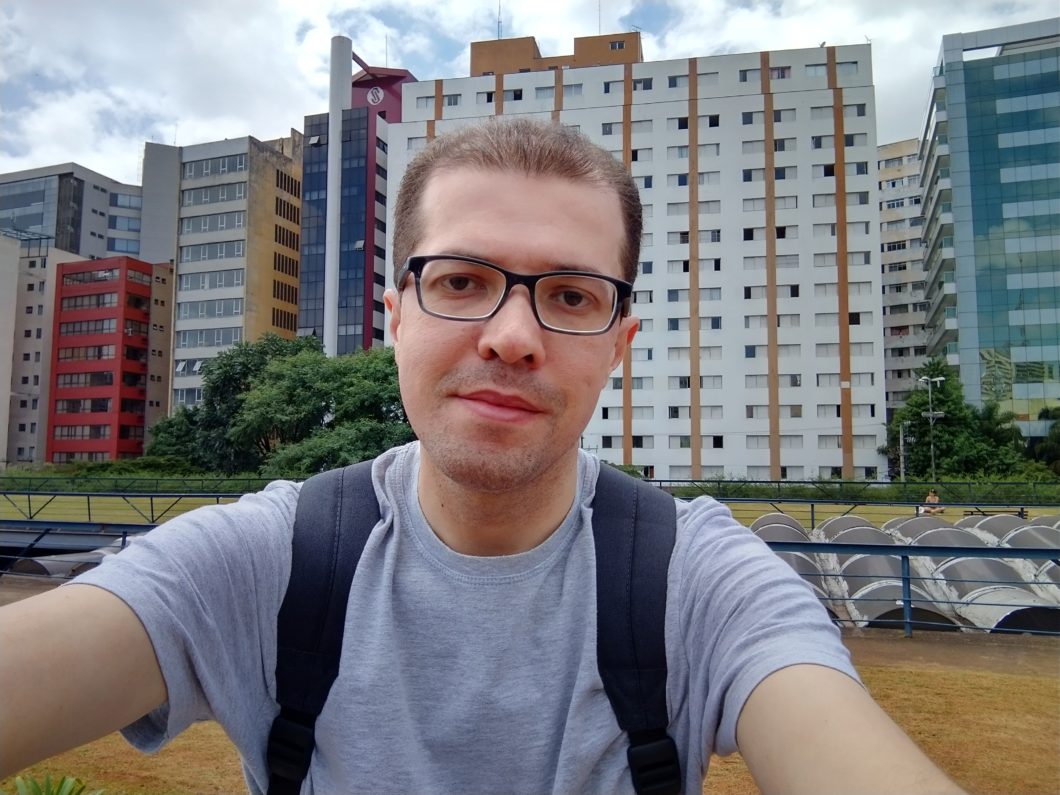 Selfie registrada com o Motorola Moto G8