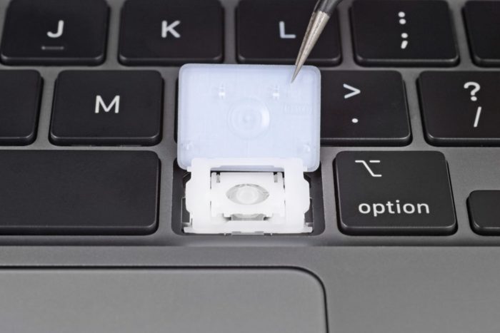 MacBook Air com mecanismo tesoura (foto: iFixit)