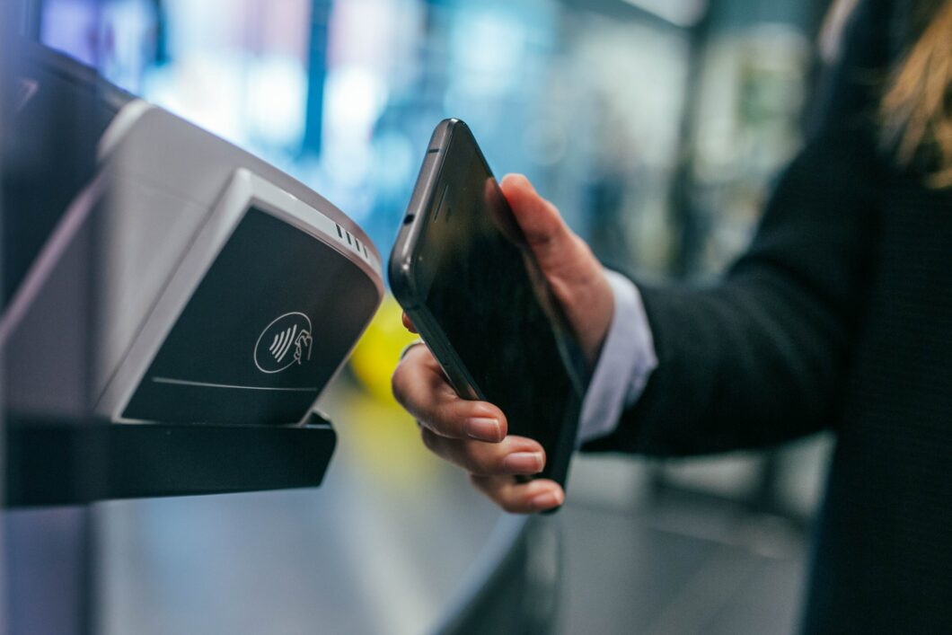Metrô da Bahia começa a aceitar pagamento via NFC (Imagem: Jonas Leupe/ Unsplash)
