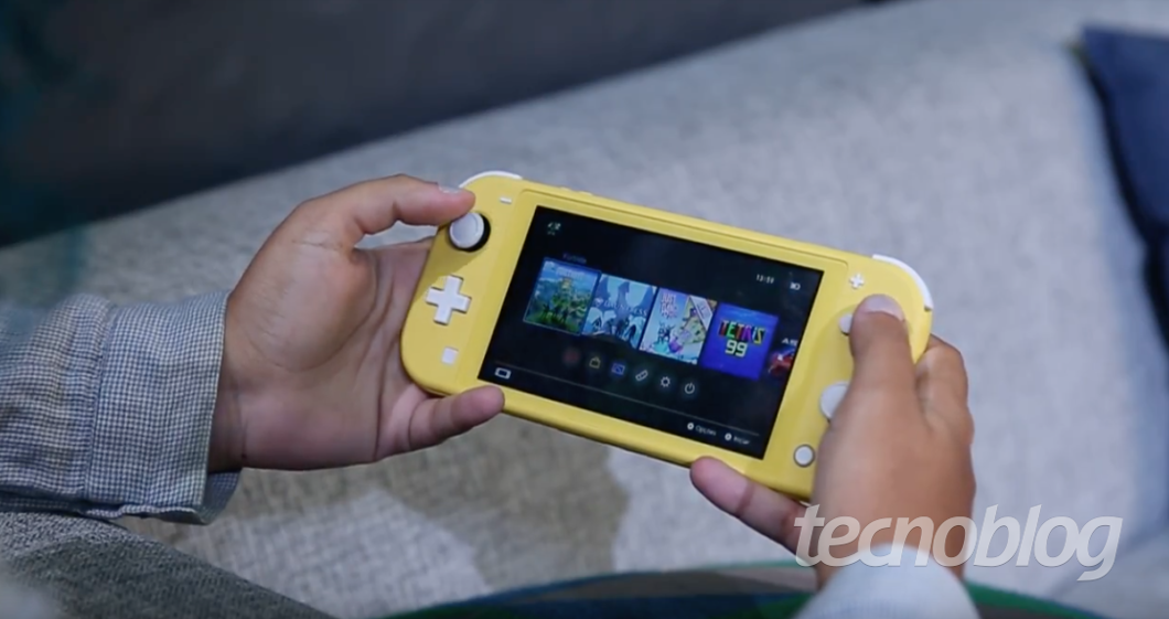 Nintendo Switch Lite também está à venda no Brasil (Imagem: Melissa Cruz Cossetti/Tecnoblog)