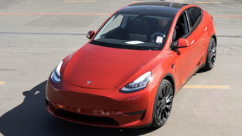 Tesla lança atualização que faz carros pararem em semáforos