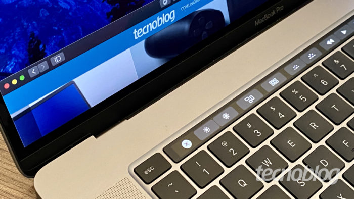 MacBook com Touch Bar (Imagem: Tecnoblog)