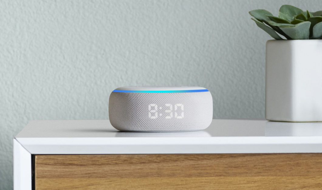 Amazon Echo Dot com relógio
