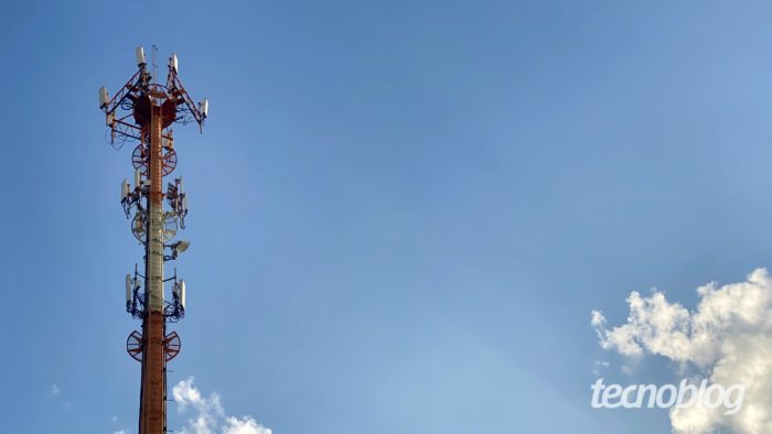 Antena de celular utilizada pelas operadoras Claro, TIM e Vivo. Foto: Lucas Braga/Tecnoblog
