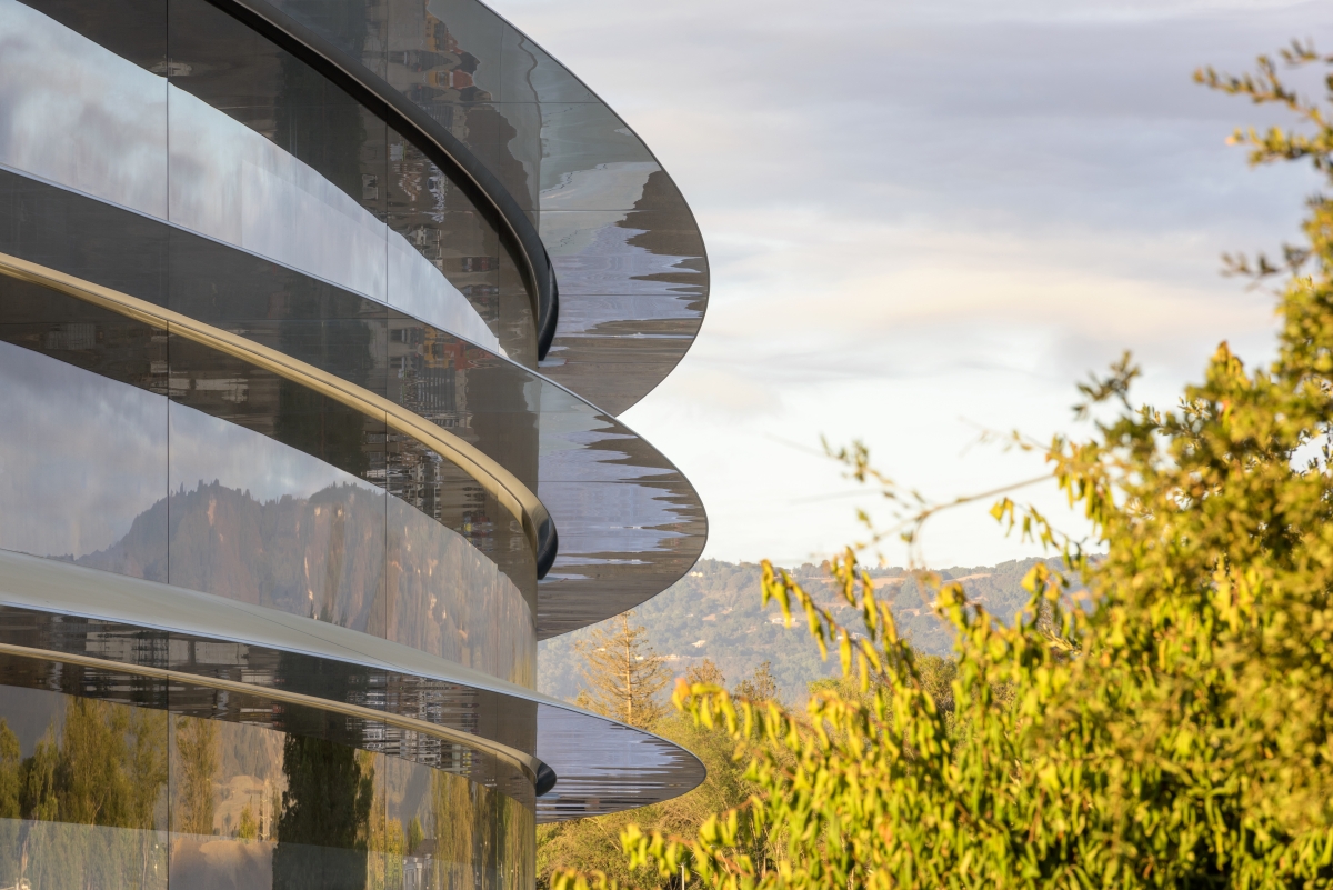 Apple diz que escritórios não devem voltar ao normal antes de 2021