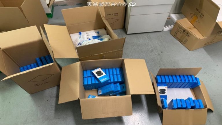 Xiaomi descobre fábrica de fones Mi Bluetooth falsos
