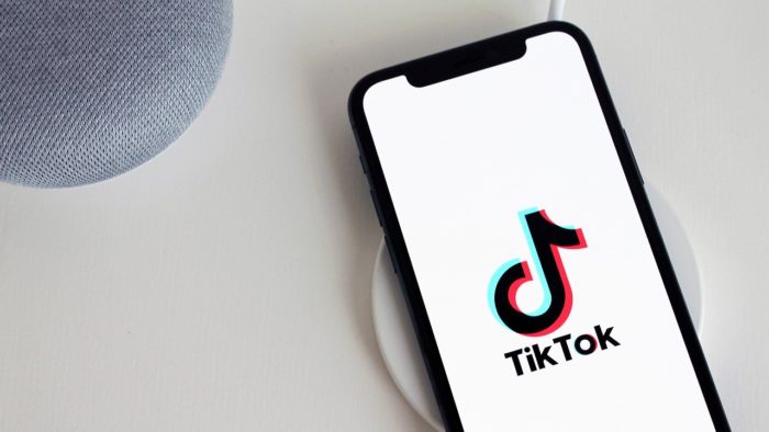 Influenciadores no TikTok ensinam a investir em criptomoedas