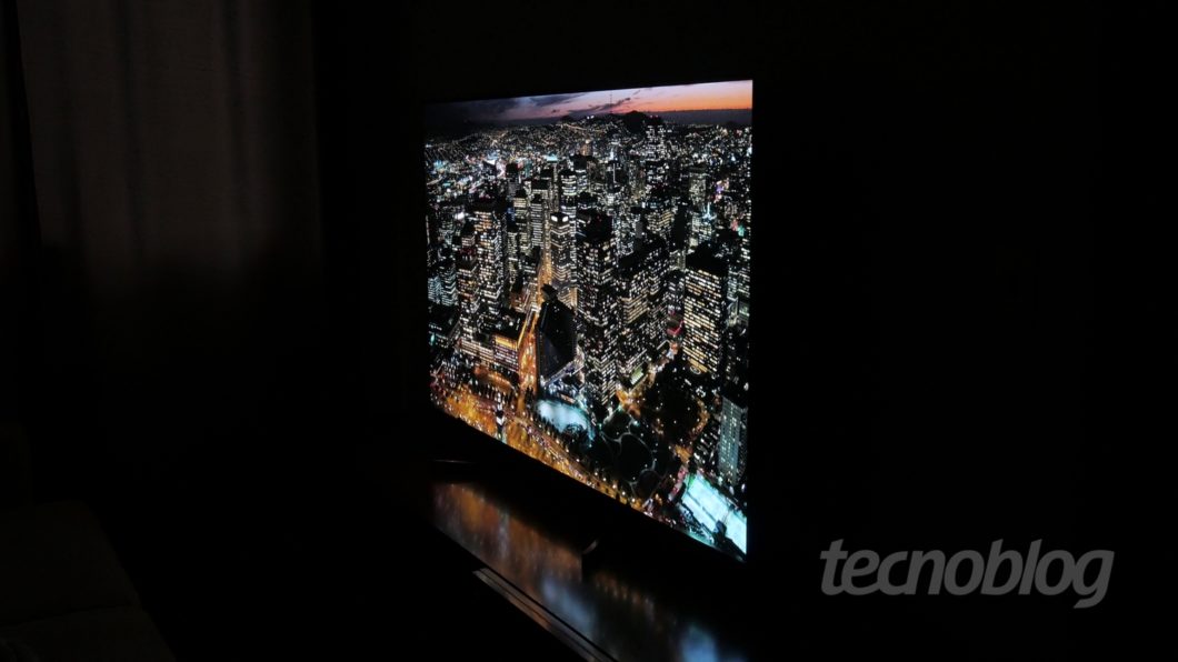 TV OLED LG B9 (Imagem: Paulo Higa/Tecnoblog)