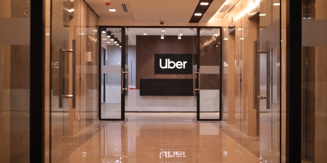 Uber pode suspender serviço na Califórnia se tiver que tratar motoristas como funcionários