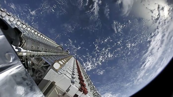 Satélites Starlink poderão operar em órbitas ainda mais baixas