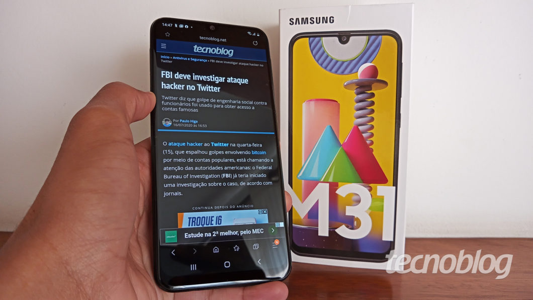 Samsung Galaxy M31 com a caixa