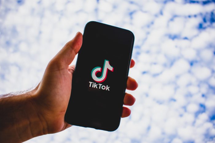 TikTok coloca limites em contas de usuários menores de 18 anos