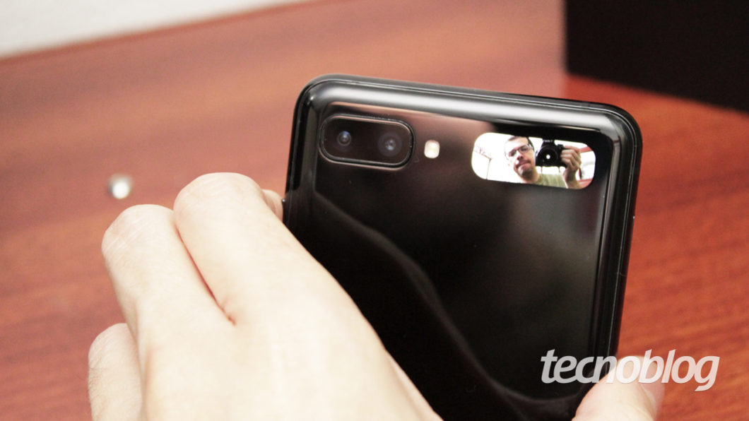 Samsung Galaxy Z Flip - câmeras e tela externa