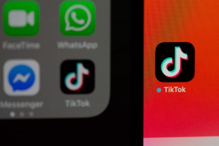 Como o TikTok recomenda vídeos na aba For You