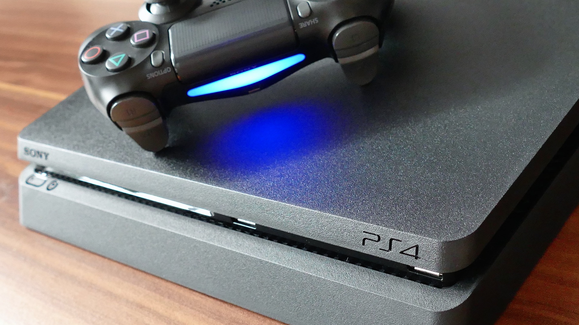 PlayStation 4 ou Xbox One, qual vale mais a pena?