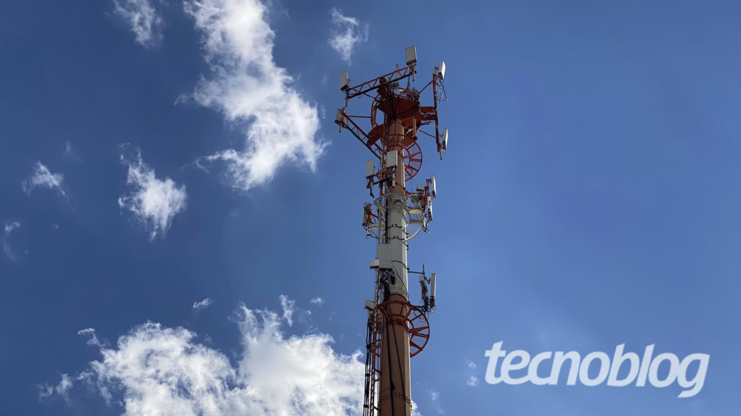 Torre de telefonia celular (Imagem: Lucas Braga/Tecnoblog)