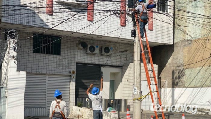 Equipe da Oi construindo rede da Oi Fibra. Foto: Lucas Braga/Tecnoblog