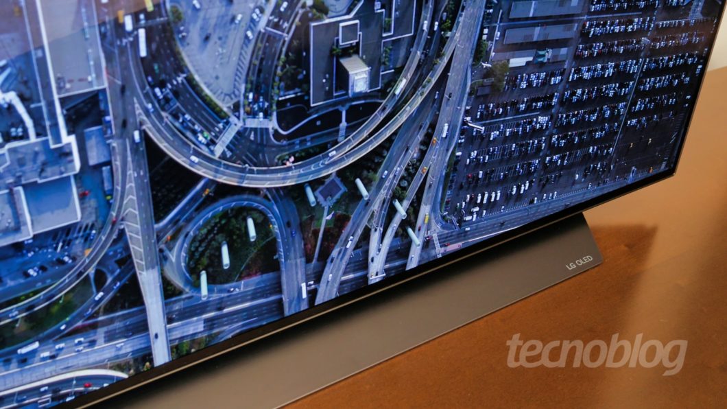 TV OLED LG CX tem painel de 120 Hz e é boa para jogos (Imagem: Paulo Higa/Tecnoblog)