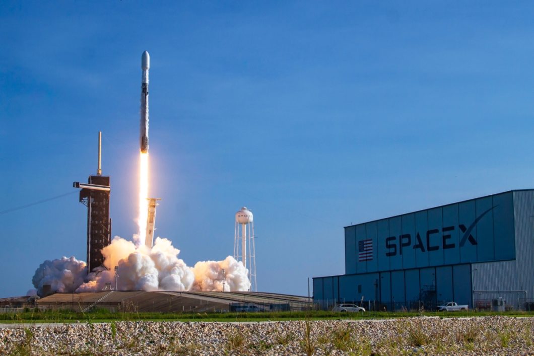Lançamento do Falcon 9 com 60 satélites Starlink