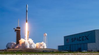 SpaceX lança mais satélites Starlink e alcança taxa de 100 Mb/s