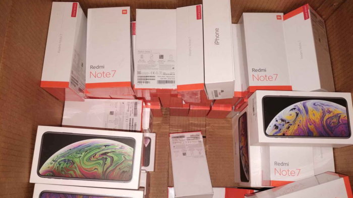 iPhones e celulares da Xiaomi em leilão (Imagem: Divulgação/RFB)