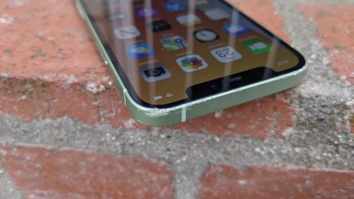 Tela do iPhone 12 com Ceramic Shield é mesmo resistente