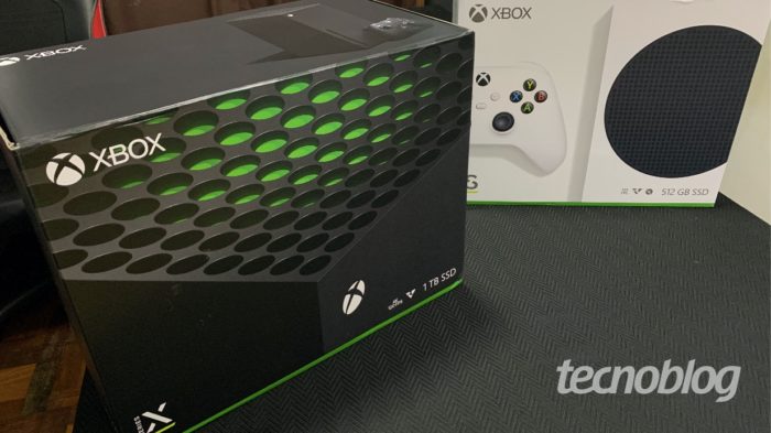 Uma primeira olhada no que vem dentro da caixa do Xbox Series X e Series S (Imagem: Felipe Vinha/Tecnoblog)