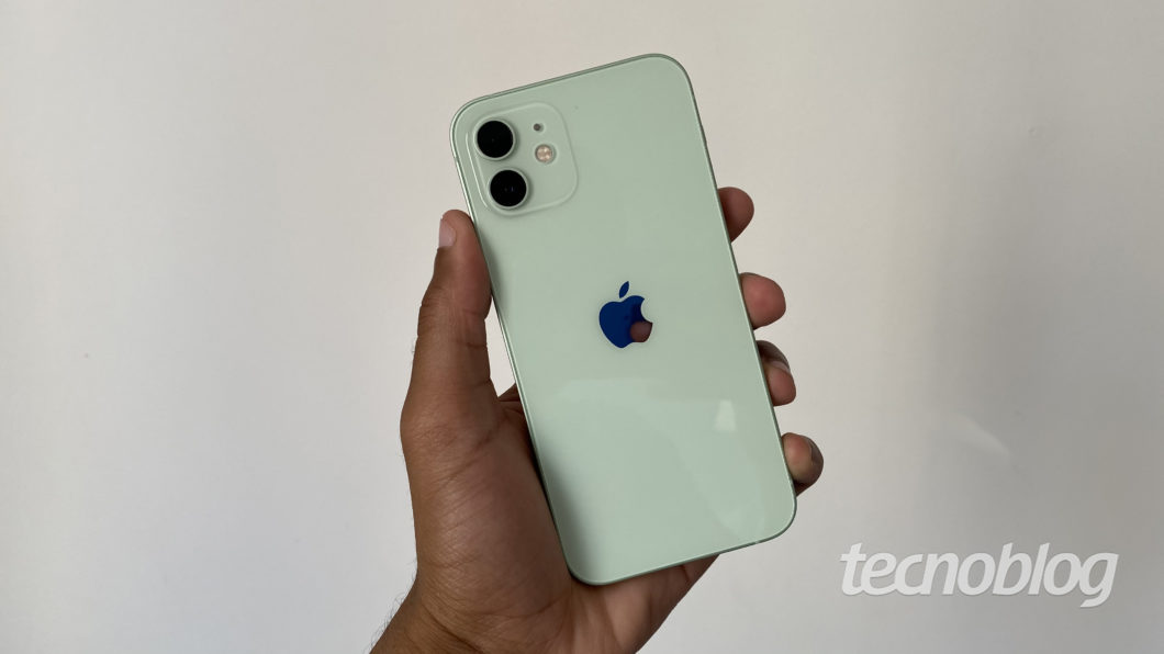 Apple vai atualizar iPhone 12 após França detectar radiação acima do limite