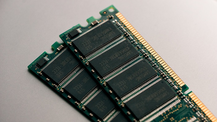 Chips de memória (Imagem: Harrison Broadbent/Unsplash)