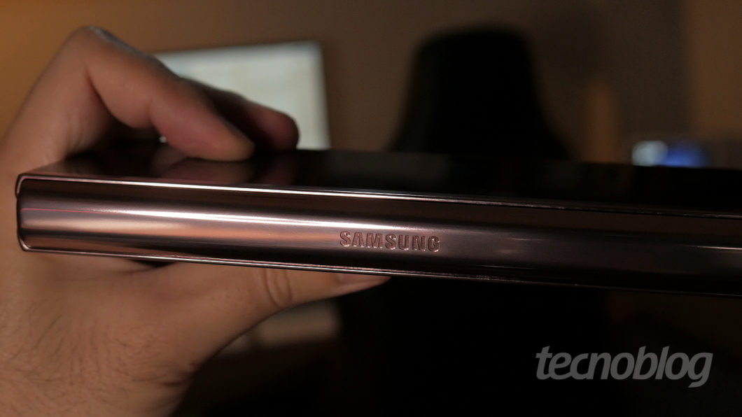 Samsung Galaxy Z Fold 2 (Imagem: Paulo Higa/Tecnoblog)