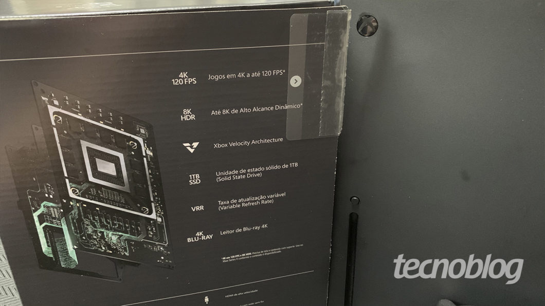 Galeria Xbox Series X - Placa do Series X é mostrada na caixa (Imagem: Felipe Vinha/Tecnoblog)