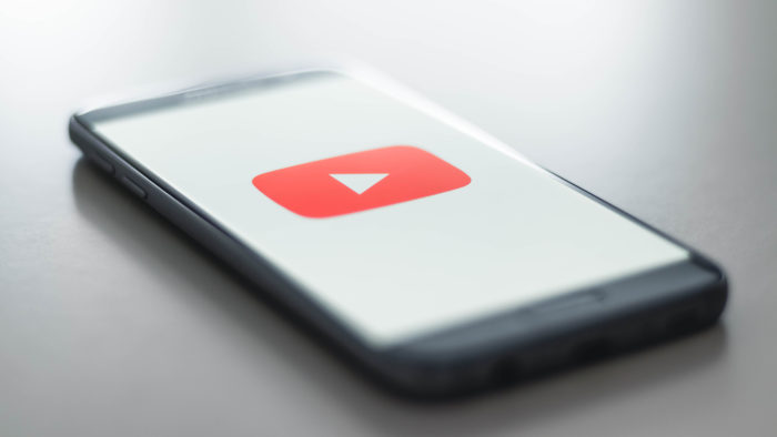 YouTube alerta quem tenta publicar comentários ofensivos