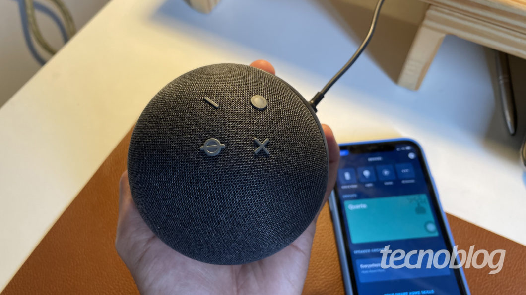 Amazon Echo Dot (4ª geração) (Imagem: Darlan Helder/Tecnoblog)
