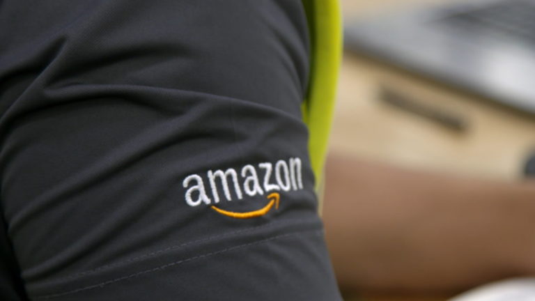 Amazon vai monitorar entregadores de encomendas usando câmeras com IA