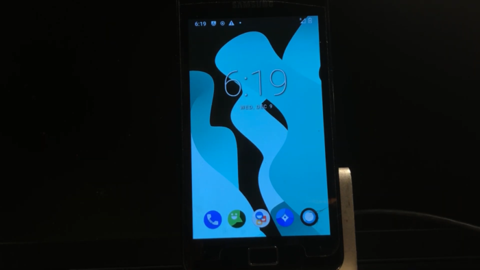 Galaxy S2 com Android 11 (Imagem: Reprodução/channel48/YouTube)