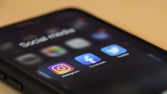 Projeto nos EUA quer punir Facebook e Twitter por remover posts