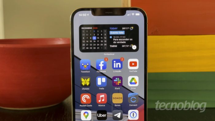 iPhone 12 Pro Max com iOS 14 (Imagem: Paulo Higa/Tecnoblog)
