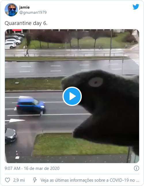 Quarto tweet mais retweetado tem a legenda "Quarentena Dia 6) e vídeo em que fantoche simula comer carros (Imagem: Reprodução/Twitter)